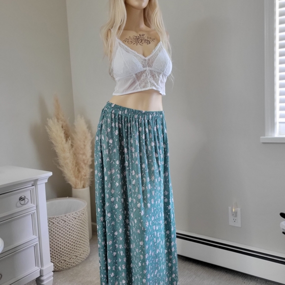 NWOT Long floral dainty feminine ardene maxi skirt. Coastal grandma - Picture 6 of 7
